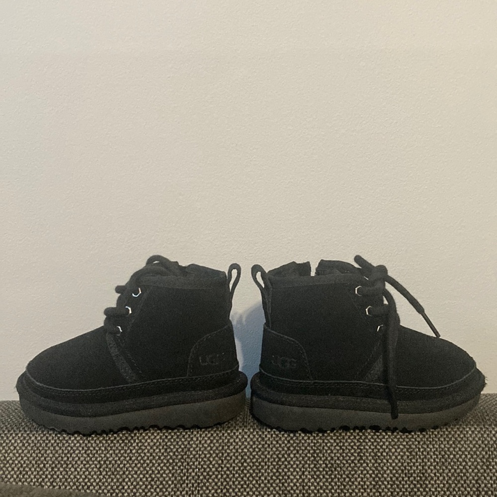 Size 7 toddler black Ugg’s